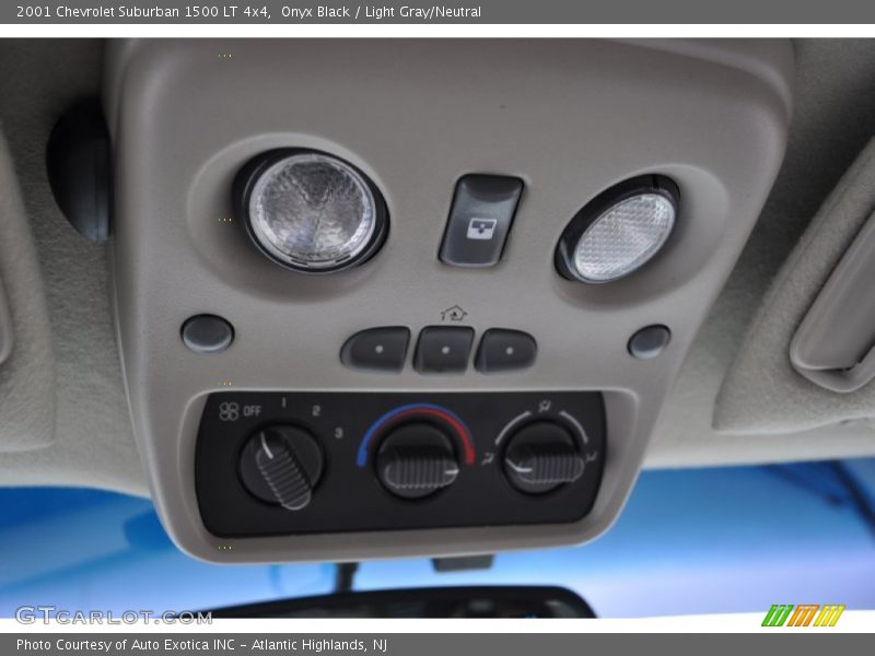 Onyx Black / Light Gray/Neutral 2001 Chevrolet Suburban 1500 LT 4x4