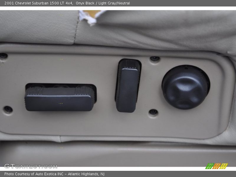 Onyx Black / Light Gray/Neutral 2001 Chevrolet Suburban 1500 LT 4x4