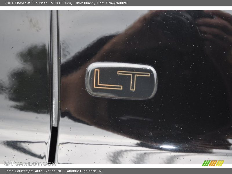 Onyx Black / Light Gray/Neutral 2001 Chevrolet Suburban 1500 LT 4x4