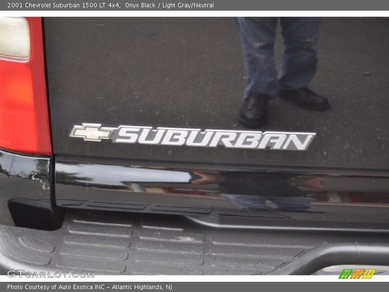 Onyx Black / Light Gray/Neutral 2001 Chevrolet Suburban 1500 LT 4x4