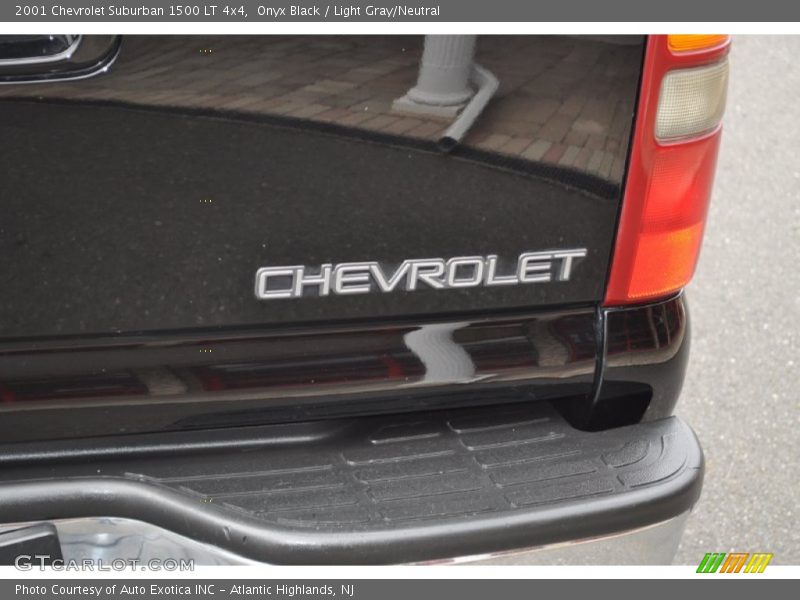 Onyx Black / Light Gray/Neutral 2001 Chevrolet Suburban 1500 LT 4x4
