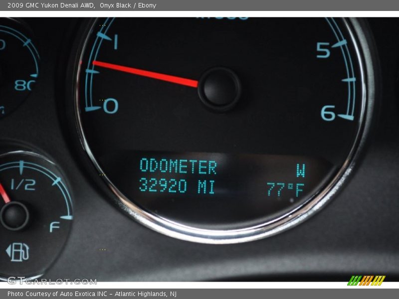 Onyx Black / Ebony 2009 GMC Yukon Denali AWD