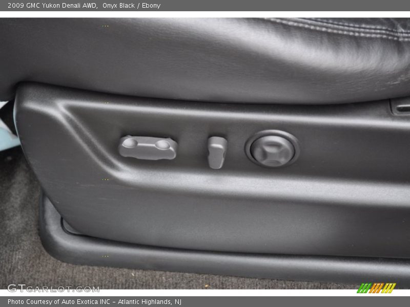 Onyx Black / Ebony 2009 GMC Yukon Denali AWD