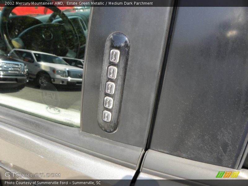 Estate Green Metallic / Medium Dark Parchment 2002 Mercury Mountaineer AWD