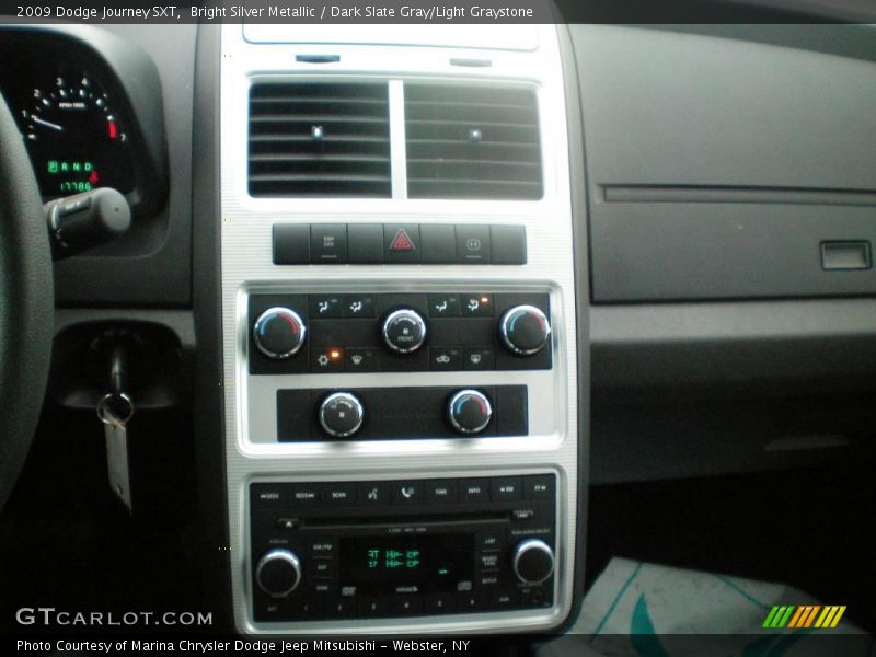 Bright Silver Metallic / Dark Slate Gray/Light Graystone 2009 Dodge Journey SXT
