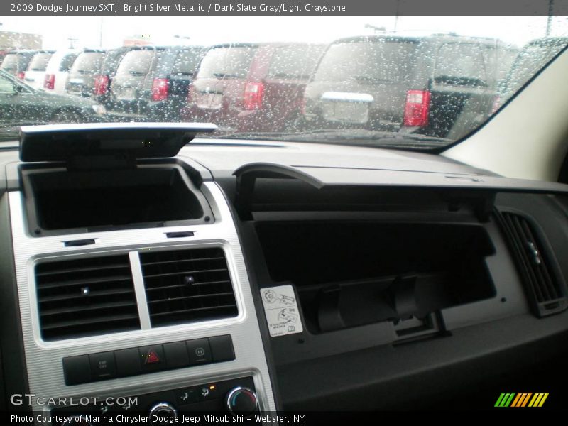 Bright Silver Metallic / Dark Slate Gray/Light Graystone 2009 Dodge Journey SXT