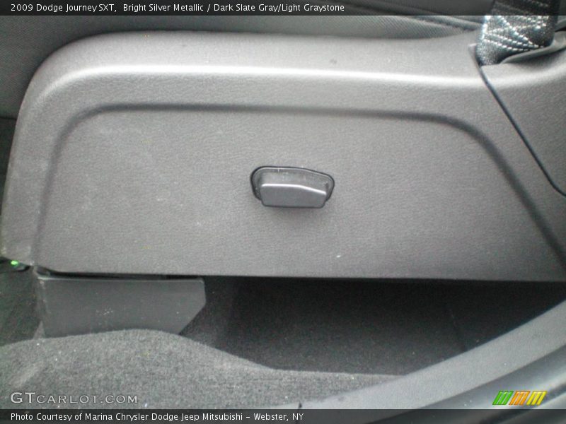 Bright Silver Metallic / Dark Slate Gray/Light Graystone 2009 Dodge Journey SXT