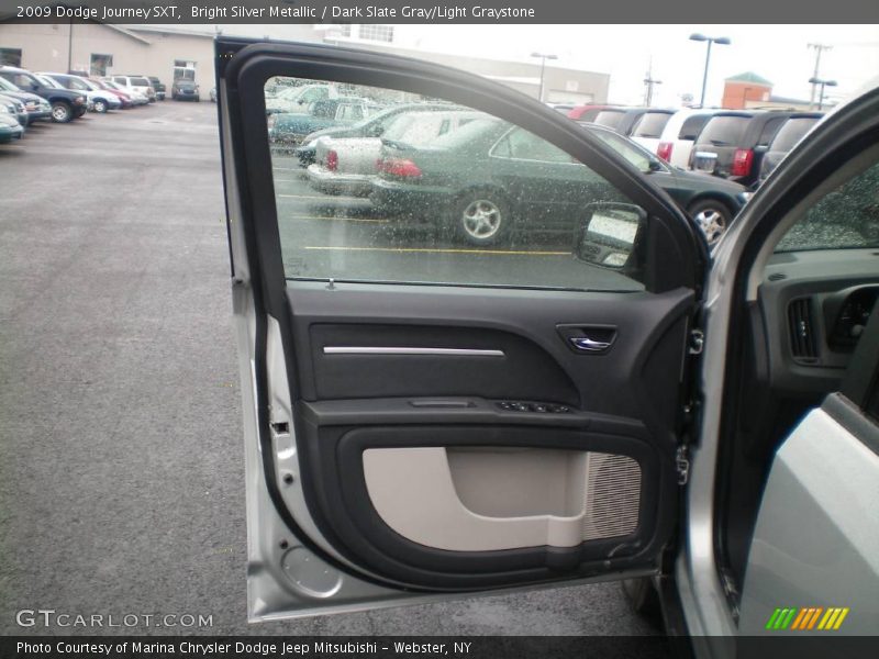 Bright Silver Metallic / Dark Slate Gray/Light Graystone 2009 Dodge Journey SXT