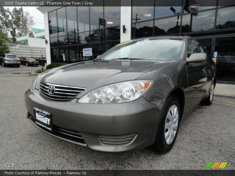 Phantom Gray Pearl / Gray 2005 Toyota Camry LE