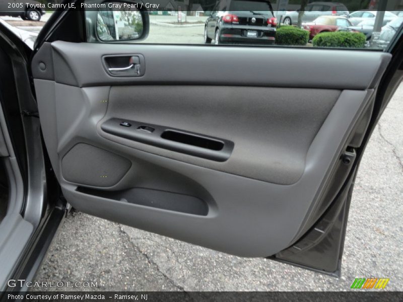 Phantom Gray Pearl / Gray 2005 Toyota Camry LE