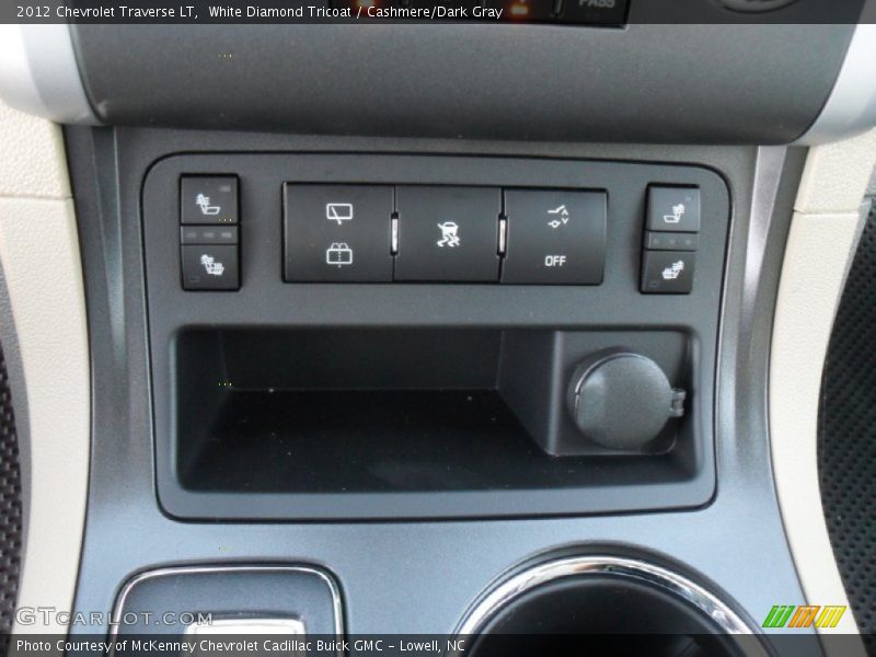 White Diamond Tricoat / Cashmere/Dark Gray 2012 Chevrolet Traverse LT