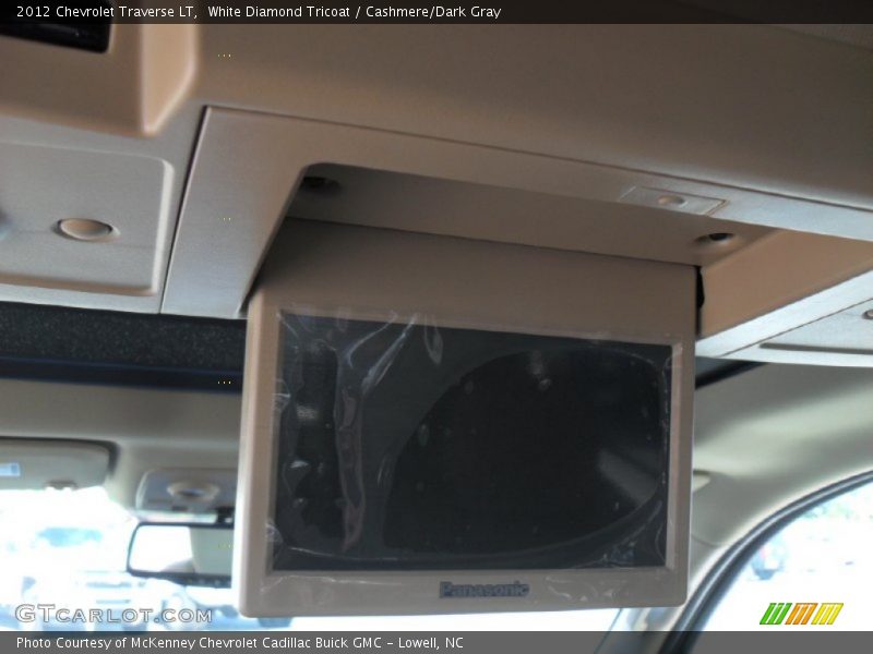 White Diamond Tricoat / Cashmere/Dark Gray 2012 Chevrolet Traverse LT