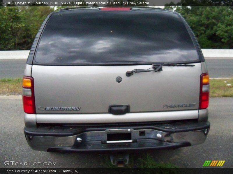 Light Pewter Metallic / Medium Gray/Neutral 2002 Chevrolet Suburban 1500 LS 4x4