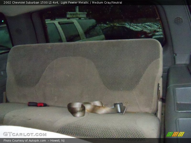 Light Pewter Metallic / Medium Gray/Neutral 2002 Chevrolet Suburban 1500 LS 4x4