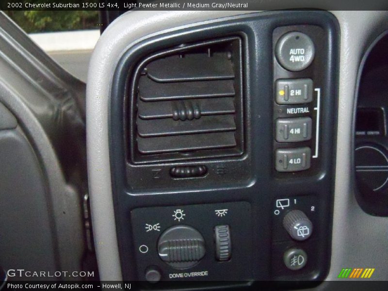 Controls of 2002 Suburban 1500 LS 4x4