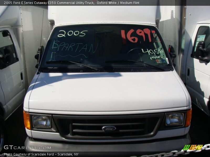 Oxford White / Medium Flint 2005 Ford E Series Cutaway E350 Commercial Utility Truck