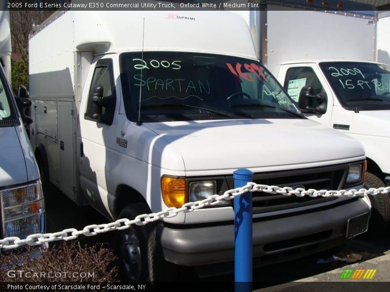 Oxford White / Medium Flint 2005 Ford E Series Cutaway E350 Commercial Utility Truck