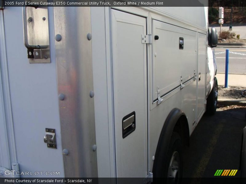 Oxford White / Medium Flint 2005 Ford E Series Cutaway E350 Commercial Utility Truck