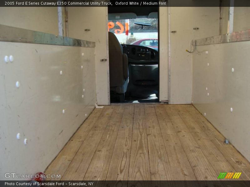 Oxford White / Medium Flint 2005 Ford E Series Cutaway E350 Commercial Utility Truck