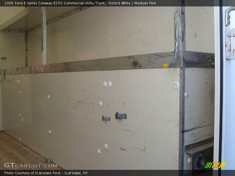 Oxford White / Medium Flint 2005 Ford E Series Cutaway E350 Commercial Utility Truck