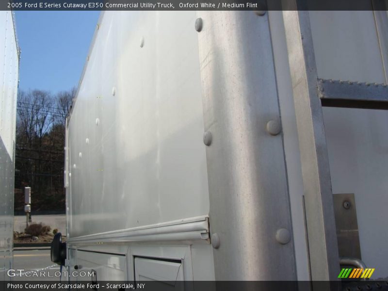 Oxford White / Medium Flint 2005 Ford E Series Cutaway E350 Commercial Utility Truck