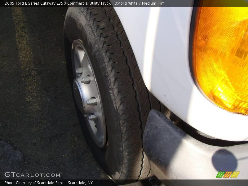 Oxford White / Medium Flint 2005 Ford E Series Cutaway E350 Commercial Utility Truck