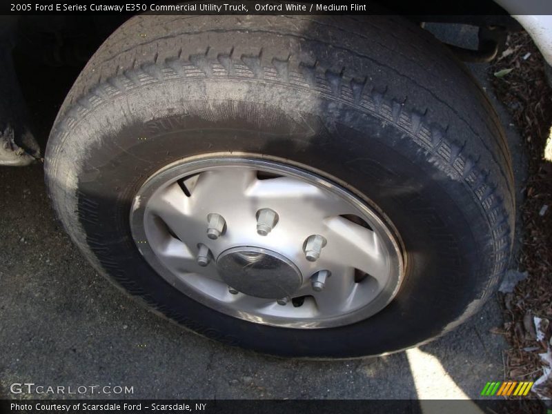 Oxford White / Medium Flint 2005 Ford E Series Cutaway E350 Commercial Utility Truck