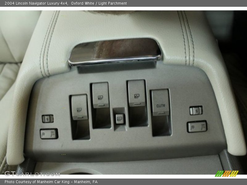 Oxford White / Light Parchment 2004 Lincoln Navigator Luxury 4x4