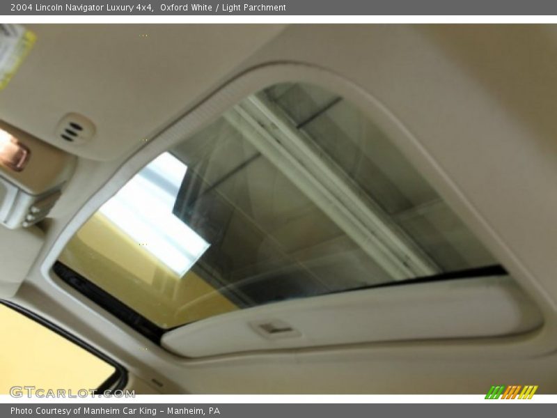 Oxford White / Light Parchment 2004 Lincoln Navigator Luxury 4x4