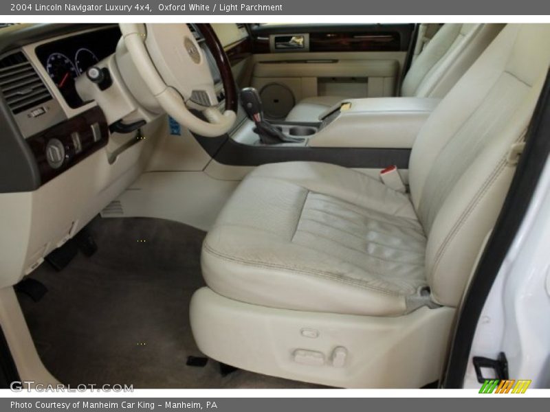 Oxford White / Light Parchment 2004 Lincoln Navigator Luxury 4x4