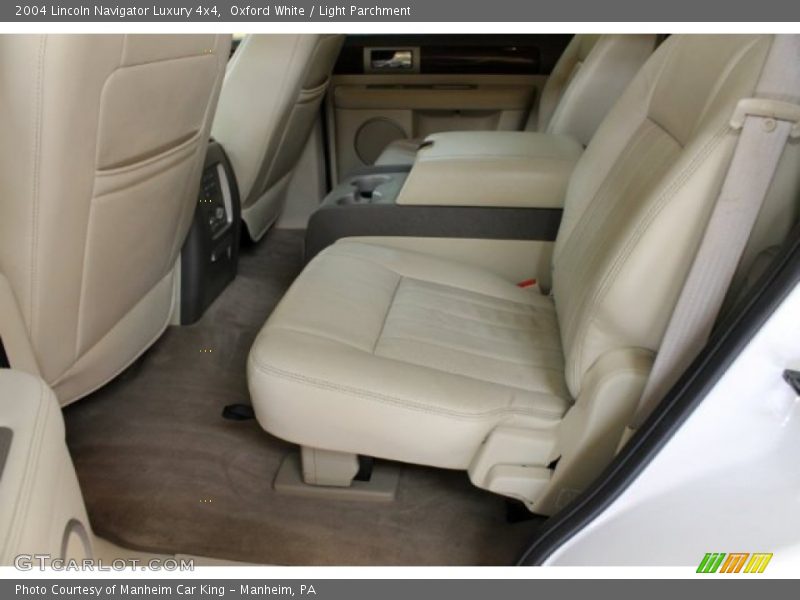 Oxford White / Light Parchment 2004 Lincoln Navigator Luxury 4x4