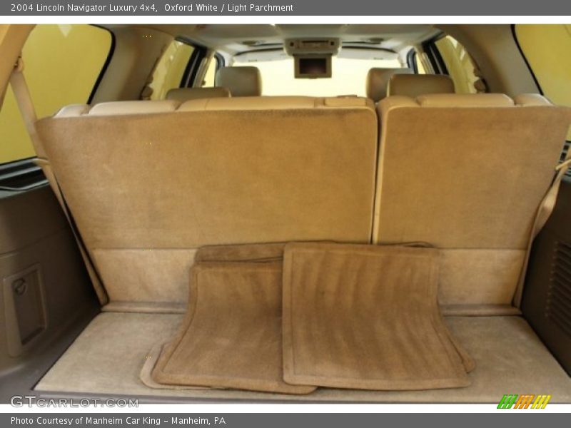 Oxford White / Light Parchment 2004 Lincoln Navigator Luxury 4x4