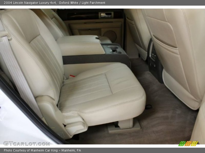 Oxford White / Light Parchment 2004 Lincoln Navigator Luxury 4x4