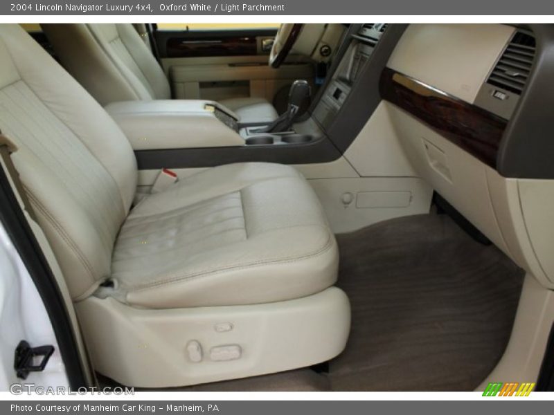 Oxford White / Light Parchment 2004 Lincoln Navigator Luxury 4x4