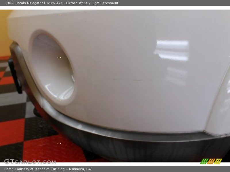 Oxford White / Light Parchment 2004 Lincoln Navigator Luxury 4x4