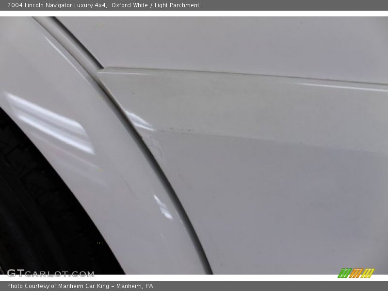Oxford White / Light Parchment 2004 Lincoln Navigator Luxury 4x4