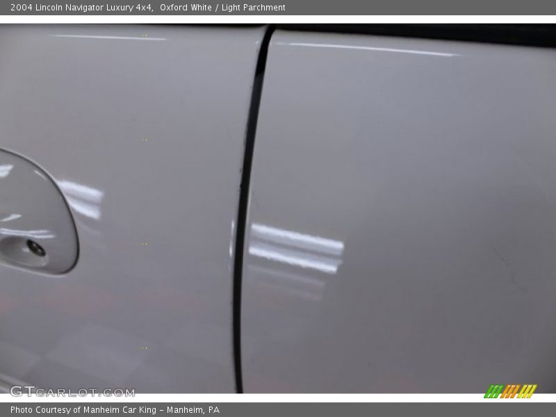 Oxford White / Light Parchment 2004 Lincoln Navigator Luxury 4x4