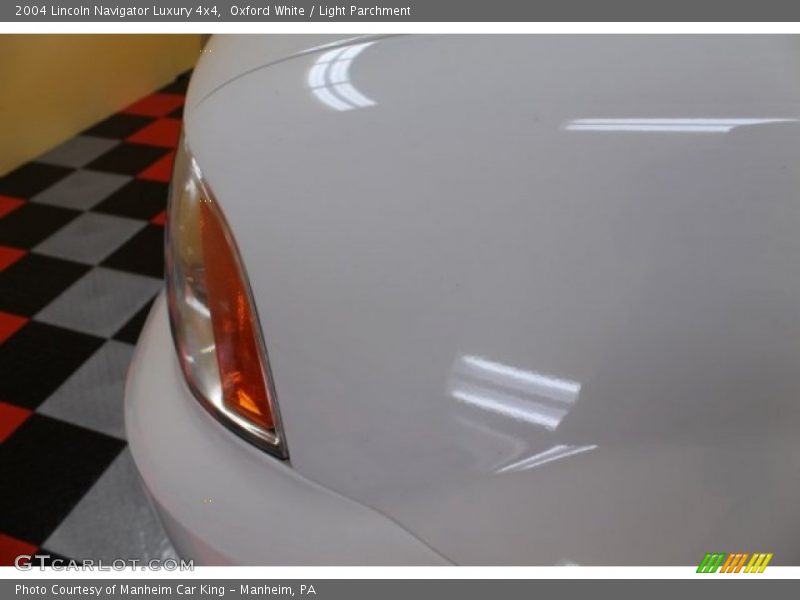 Oxford White / Light Parchment 2004 Lincoln Navigator Luxury 4x4