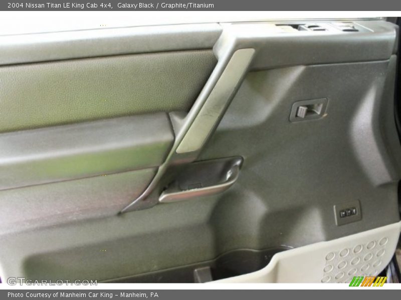 Galaxy Black / Graphite/Titanium 2004 Nissan Titan LE King Cab 4x4