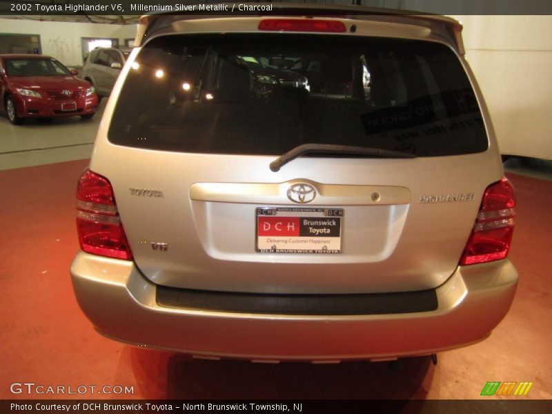 Millennium Silver Metallic / Charcoal 2002 Toyota Highlander V6