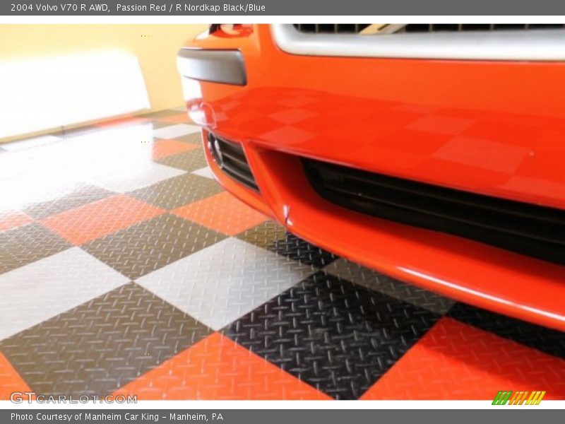 Passion Red / R Nordkap Black/Blue 2004 Volvo V70 R AWD
