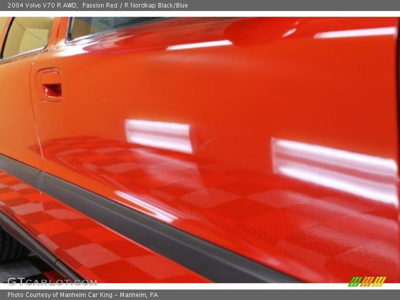 Passion Red / R Nordkap Black/Blue 2004 Volvo V70 R AWD
