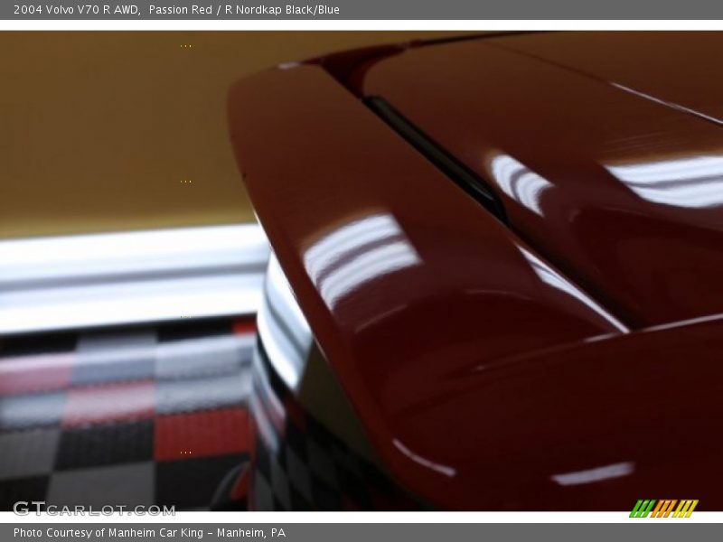 Passion Red / R Nordkap Black/Blue 2004 Volvo V70 R AWD