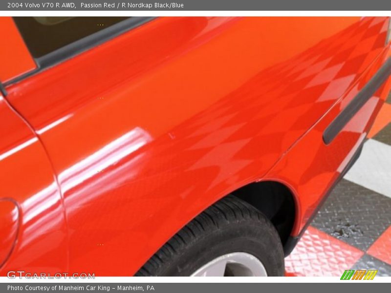Passion Red / R Nordkap Black/Blue 2004 Volvo V70 R AWD