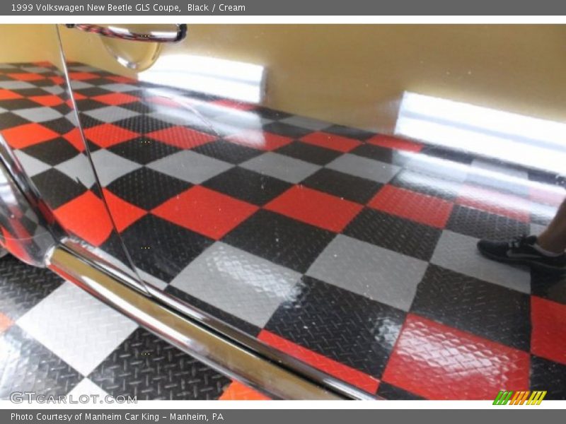 Black / Cream 1999 Volkswagen New Beetle GLS Coupe