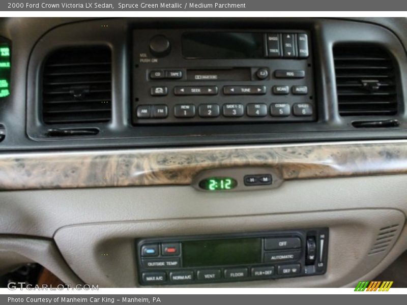 Controls of 2000 Crown Victoria LX Sedan