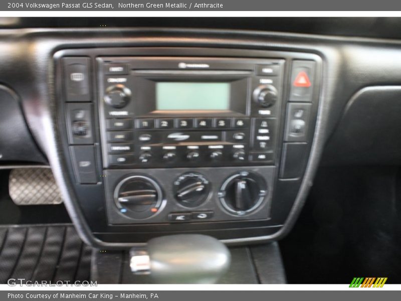 Northern Green Metallic / Anthracite 2004 Volkswagen Passat GLS Sedan