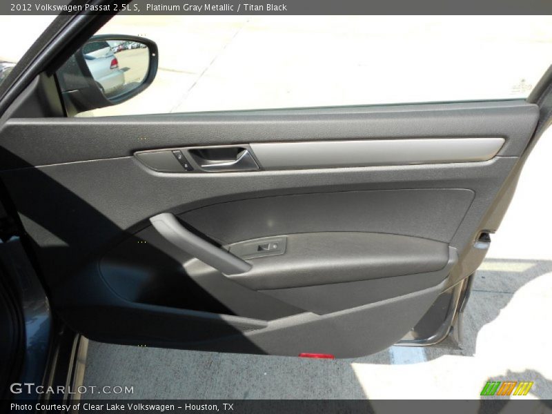 Platinum Gray Metallic / Titan Black 2012 Volkswagen Passat 2.5L S