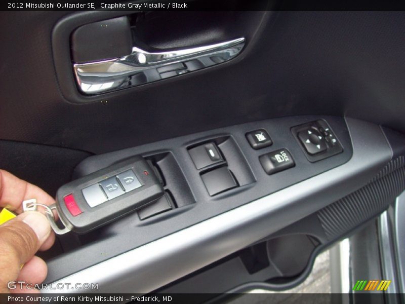 Graphite Gray Metallic / Black 2012 Mitsubishi Outlander SE