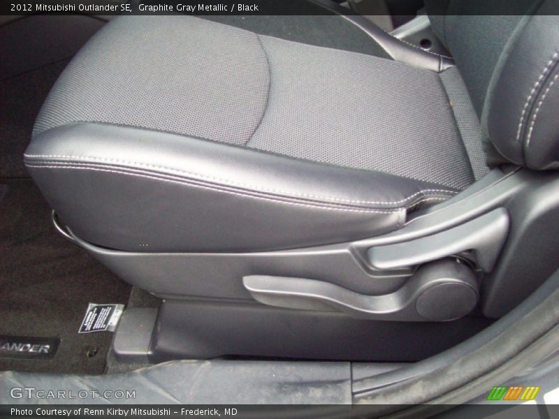 Graphite Gray Metallic / Black 2012 Mitsubishi Outlander SE